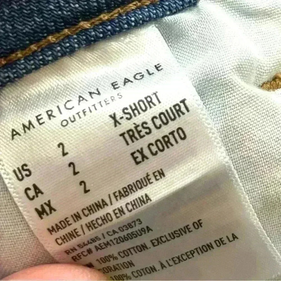 American Eagle High Rise Mom Light Wash Fade Distress Ankle Jean Size 2 X-Short - Picture 13 of 15